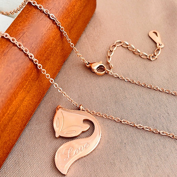 《QBOX 》FASHION 飾品【C5814060】精緻個性「魅影狐光」玫瑰金狐狸吊墜項鍊/鎖骨鍊-細節圖5