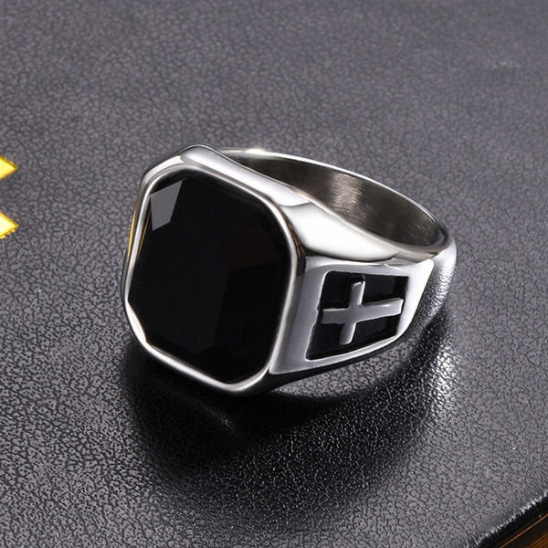 《 QBOX 》FASHION 飾品【GRC-614】精緻個性復古「黑曜聖印」十字方黑鑽鈦鋼戒指/戒環-細節圖6