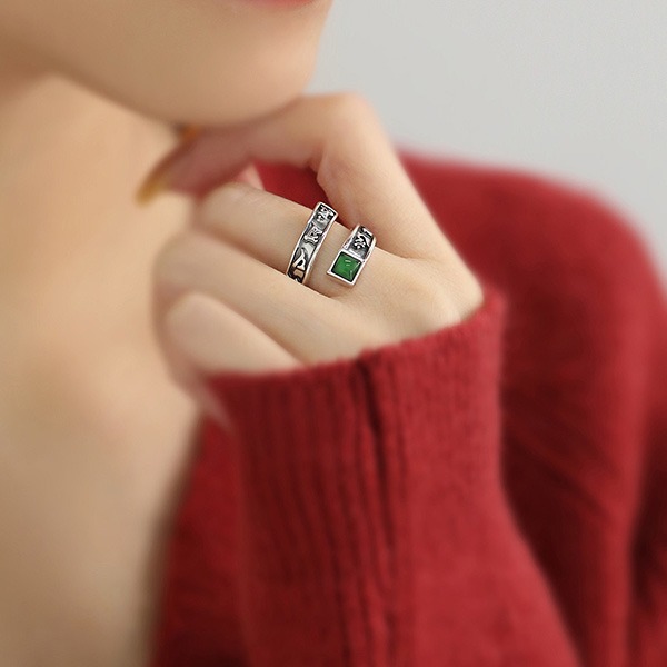 《 QBOX 》FASHION 飾品【TSR59572】精緻個性「平安招財」六字真言方玉石S925純銀開口戒指/戒環-細節圖10