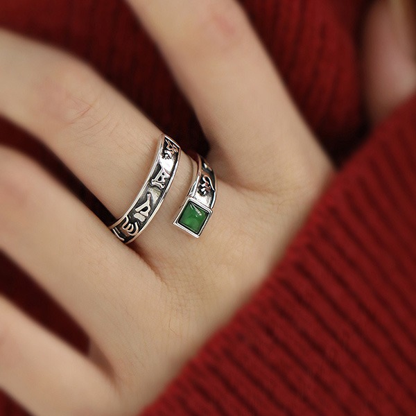 《 QBOX 》FASHION 飾品【TSR59572】精緻個性「平安招財」六字真言方玉石S925純銀開口戒指/戒環-細節圖11