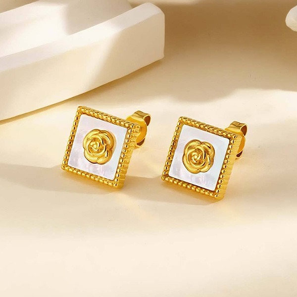 《 QBOX 》FASHION 飾品【GES-388】精緻個性「金蕊貝影」方形金色鑲玫瑰花鈦鋼耳環/耳飾-細節圖3