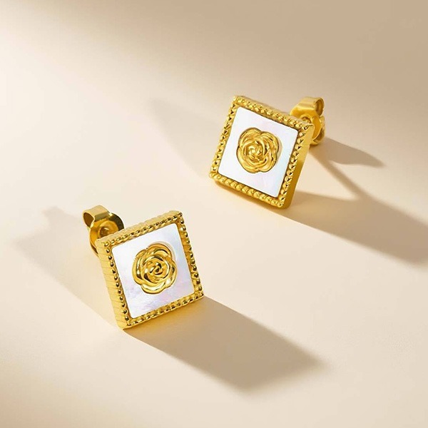 《 QBOX 》FASHION 飾品【GES-388】精緻個性「金蕊貝影」方形金色鑲玫瑰花鈦鋼耳環/耳飾-細節圖6