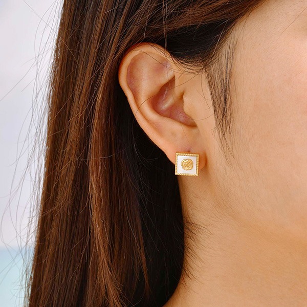 《 QBOX 》FASHION 飾品【GES-388】精緻個性「金蕊貝影」方形金色鑲玫瑰花鈦鋼耳環/耳飾-細節圖7