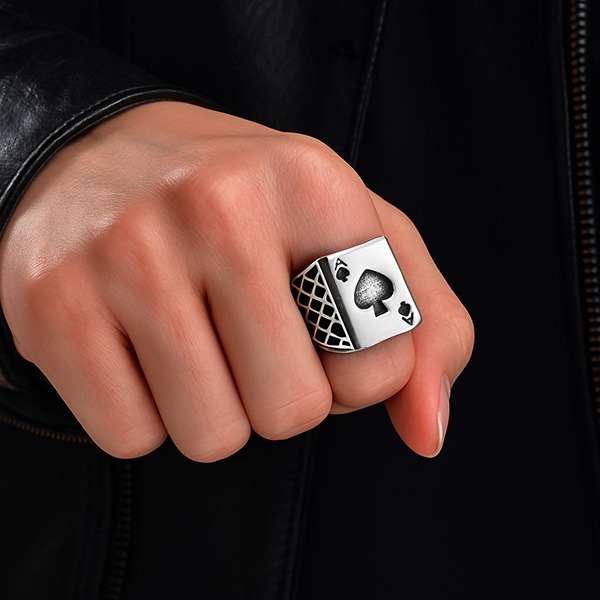 《 QBOX 》FASHION 飾品【RBR8-265】精緻「黑桃王牌」撲克牌黑桃A鑄造鈦鋼戒指/戒環-細節圖9