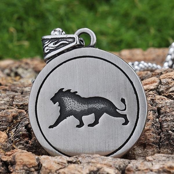 《QBOX 》FASHION 飾品【CBP8-663】精緻個性復古「王者之獅」圓形浮雕獅子頭鈦鋼墬子項鍊/掛飾-細節圖5