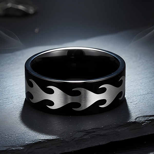 《 QBOX 》FASHION 飾品【R5918198】精緻個性「銀焰狂潮」火焰紋理鈦鋼戒指/戒環-細節圖5