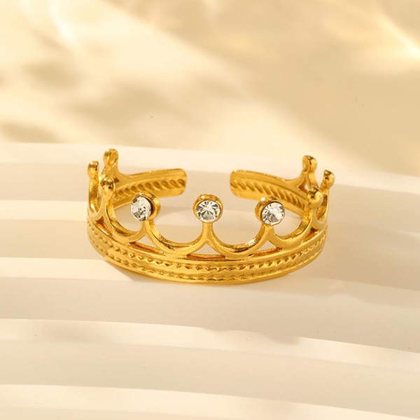 《 QBOX 》FASHION 飾品【GRC-917】精緻個性璀璨皇冠」金色鑲鑽鈦鋼開口戒指/戒環-細節圖5