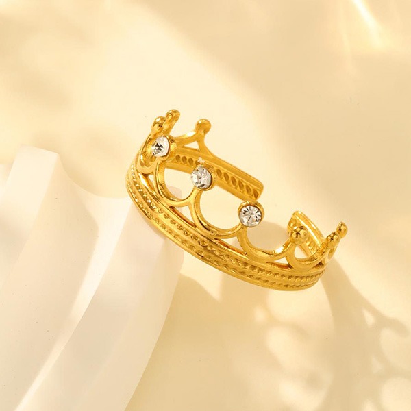 《 QBOX 》FASHION 飾品【GRC-917】精緻個性璀璨皇冠」金色鑲鑽鈦鋼開口戒指/戒環-細節圖6