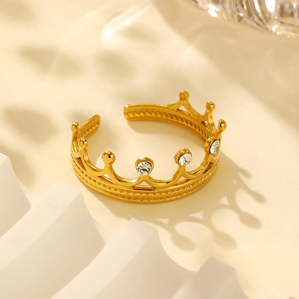 《 QBOX 》FASHION 飾品【GRC-917】精緻個性璀璨皇冠」金色鑲鑽鈦鋼開口戒指/戒環-細節圖7