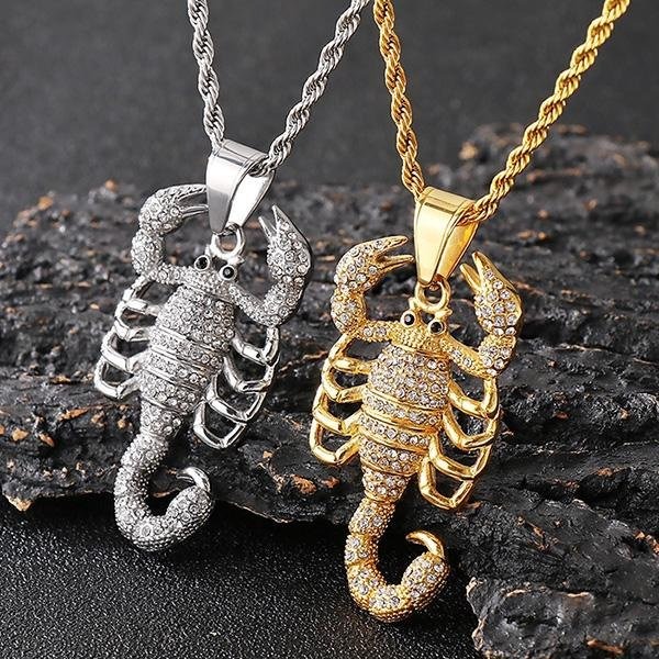 《QBOX 》FASHION 飾品【CKP116046】精緻個性嘻哈「毒蠍閃耀」鑲鑽蠍子鈦鋼墬子項鍊/掛飾-細節圖3