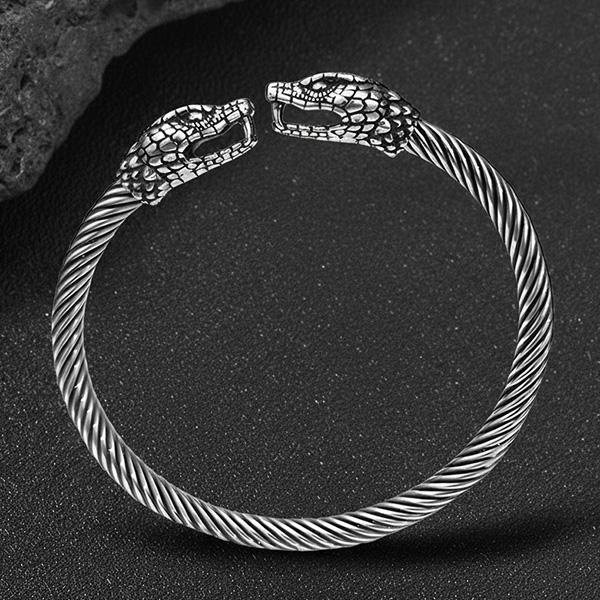 《 QBOX 》FASHION 飾品【BBRG-046】 精緻個性立體霸氣雙蛇頭扭紋鈦鋼開口手鐲/手環-細節圖4