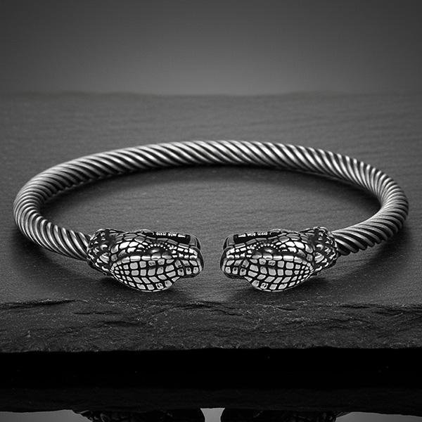 《 QBOX 》FASHION 飾品【BBRG-046】 精緻個性立體霸氣雙蛇頭扭紋鈦鋼開口手鐲/手環-細節圖7