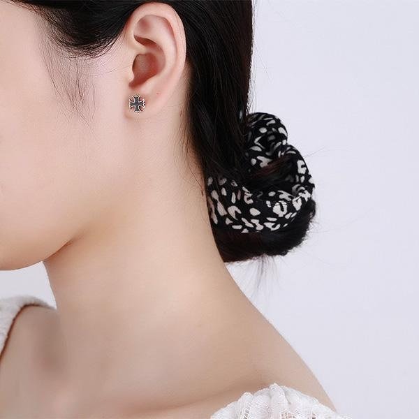 《 QBOX 》FASHION 飾品【EFR074】個性百搭十字架/四葉草純銀耳環/耳飾(一對)-細節圖5