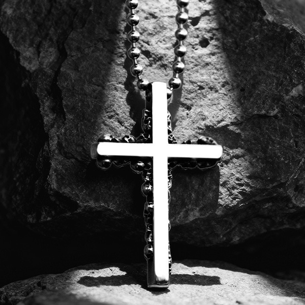 《 QBOX 》FASHION 飾品【CBP8-608】精緻個性龐克風骷髏骸骨十字架鈦鋼墬子項鍊/吊墬-細節圖6