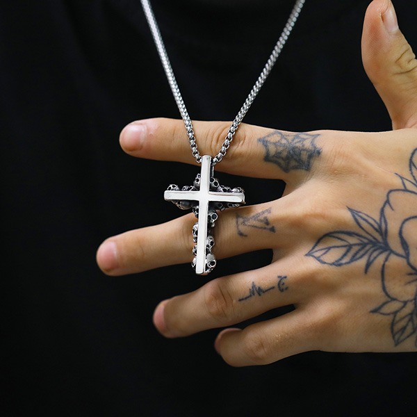 《 QBOX 》FASHION 飾品【CBP8-608】精緻個性龐克風骷髏骸骨十字架鈦鋼墬子項鍊/吊墬-細節圖9