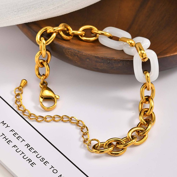 《 QBOX 》FASHION 飾品【GBR-2678】 精緻個性金色三圈白玉石拼鈦鋼手鍊/手環-細節圖5