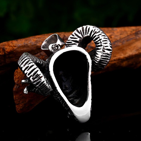 《 QBOX 》FASHION 飾品【CBP8-498】精緻個性龐克風綠眼惡魔羊頭鈦鋼墬子項鍊/吊墬-細節圖6