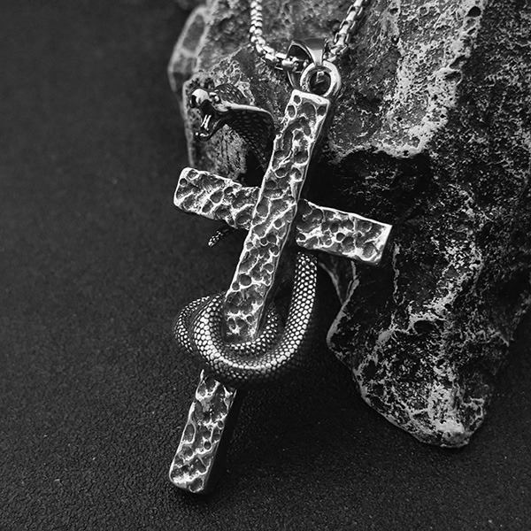 《QBOX 》FASHION 飾品【CBP8-1297】精緻個性原罪之絡蛇纏岩石十字架鈦鋼墬子項鍊/掛飾-細節圖6