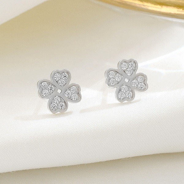 《 QBOX 》FASHION 飾品【EJZ-32】秀氣「幸運星簇」滿鑽四葉草純銀耳環/耳飾(一對)-細節圖3