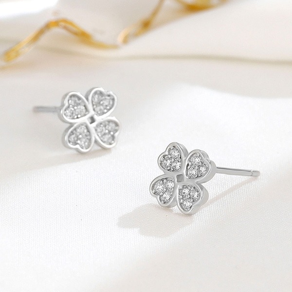 《 QBOX 》FASHION 飾品【EJZ-32】秀氣「幸運星簇」滿鑽四葉草純銀耳環/耳飾(一對)-細節圖4