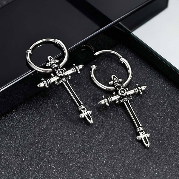 《 QBOX 》FASHION 飾品【GED-966】精緻個性復古聖釘十字架權杖鈦鋼耳環/耳飾-細節圖3