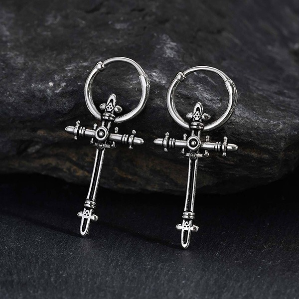 《 QBOX 》FASHION 飾品【GED-966】精緻個性復古聖釘十字架權杖鈦鋼耳環/耳飾-細節圖6