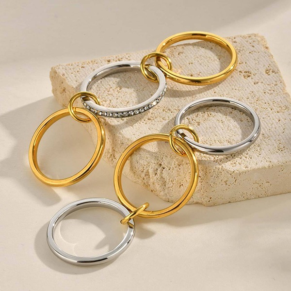 《 QBOX 》FASHION 飾品【GRC-889】精緻個性金銀纏扣多圈鑲鑽鈦鋼戒指/戒環(二款)-細節圖5