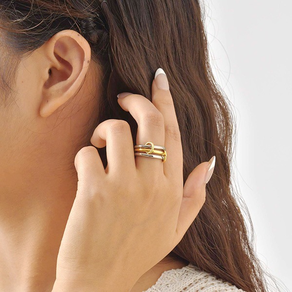 《 QBOX 》FASHION 飾品【GRC-889】精緻個性金銀纏扣多圈鑲鑽鈦鋼戒指/戒環(二款)-細節圖8