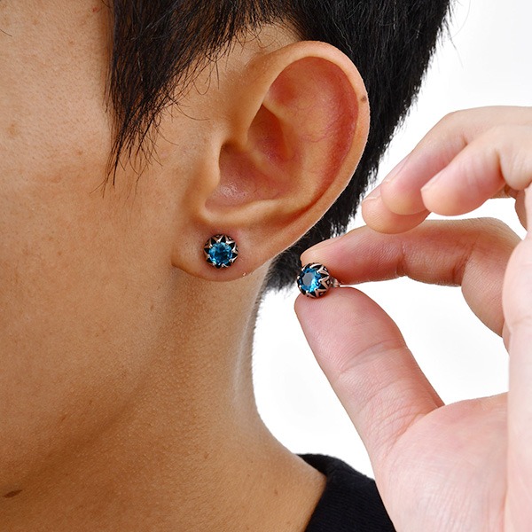 《 QBOX 》FASHION 飾品【GES-736】精緻個性復古鑲藍焰鋯石花冠鈦鋼耳環/耳飾-細節圖6