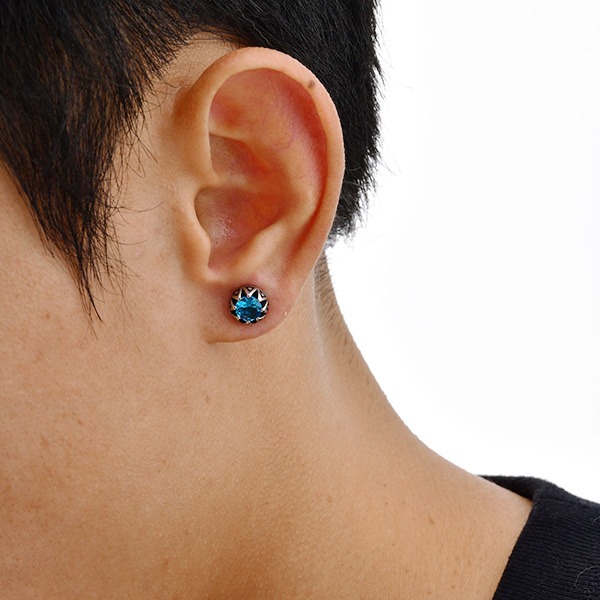 《 QBOX 》FASHION 飾品【GES-736】精緻個性復古鑲藍焰鋯石花冠鈦鋼耳環/耳飾-細節圖7