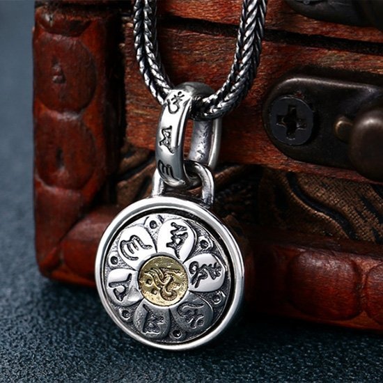 《 QBOX 》FASHION 飾品【C3526S67】精緻個性「梵轉銀輪」避邪六字真言雙面圓盤純銀項鍊/泰銀吊墬-細節圖4