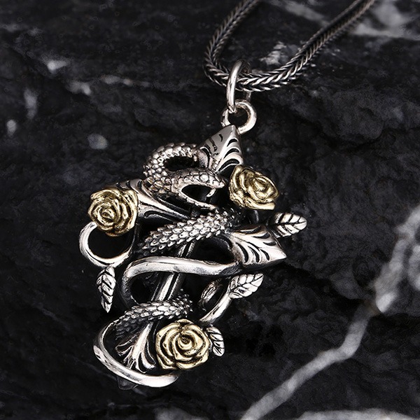 《 QBOX 》FASHION 飾品【TSC511306】精緻個性復古蛇纏薔薇十字架純銀墬子項鍊/吊飾-細節圖6