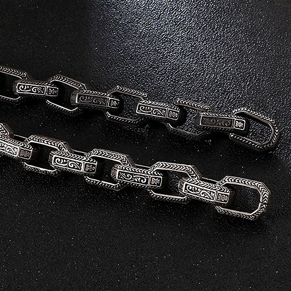 《QBOX 》FASHION 飾品【BK118450】 個性復古鐫刻方形圖紋理重工鈦鋼手鍊/手環(二色)-細節圖6