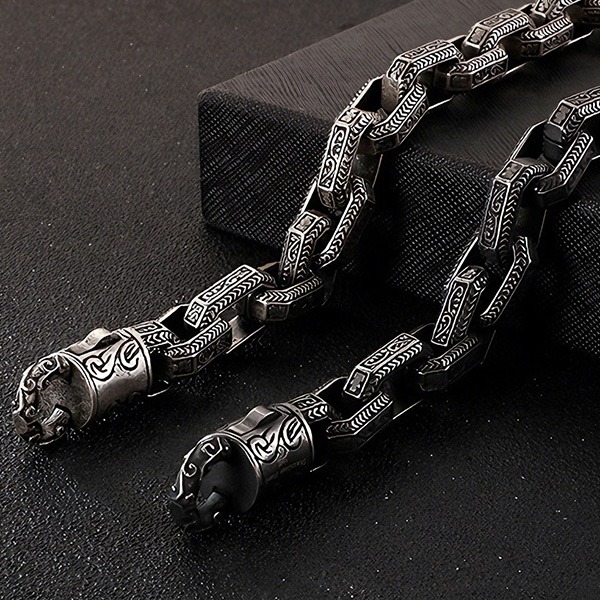 《QBOX 》FASHION 飾品【BK118450】 個性復古鐫刻方形圖紋理重工鈦鋼手鍊/手環(二色)-細節圖7