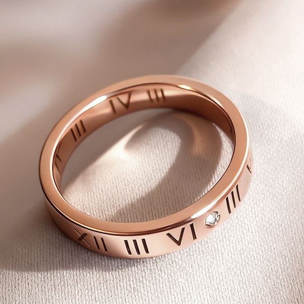 《 QBOX 》FASHION 飾品【R10025003】精緻個性玫瑰金羅馬數字鑲鑽鈦鋼戒指/戒環-細節圖4