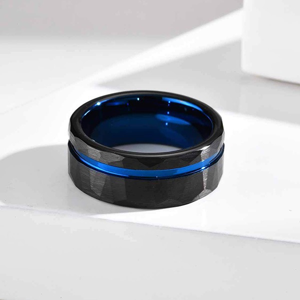 《 QBOX 》FASHION 飾品【GTCR-034】精緻個性雅痞菱形切面條紋鎢鋼戒指/戒環-細節圖5