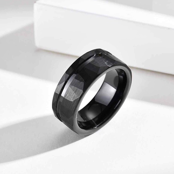 《 QBOX 》FASHION 飾品【GTCR-034】精緻個性雅痞菱形切面條紋鎢鋼戒指/戒環-細節圖7