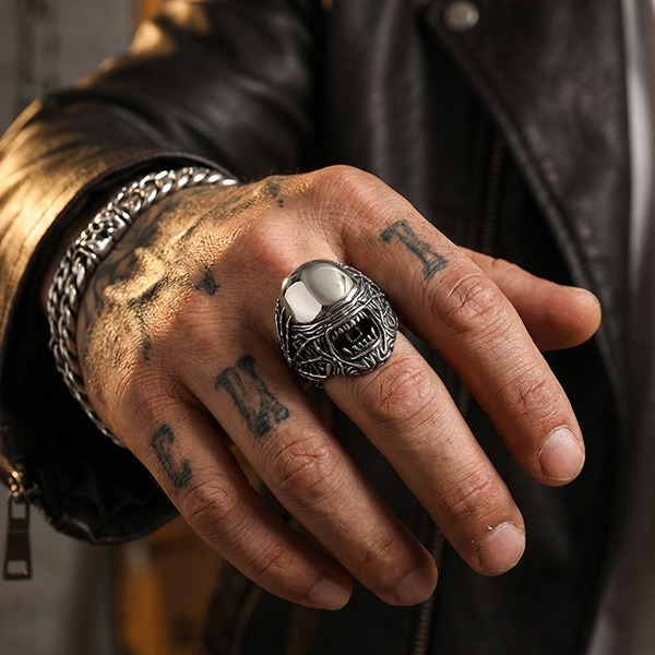 《 QBOX 》FASHION 飾品【RBR8-1161】精緻個性復古機械異形骷髏鈦鋼戒指/戒環-細節圖9