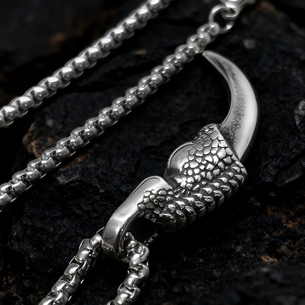 《 QBOX 》FASHION 飾品【CBP8-1082】精緻個性復古龍鱗纏裹獠牙鈦鋼墬子項鍊/吊墬-細節圖5