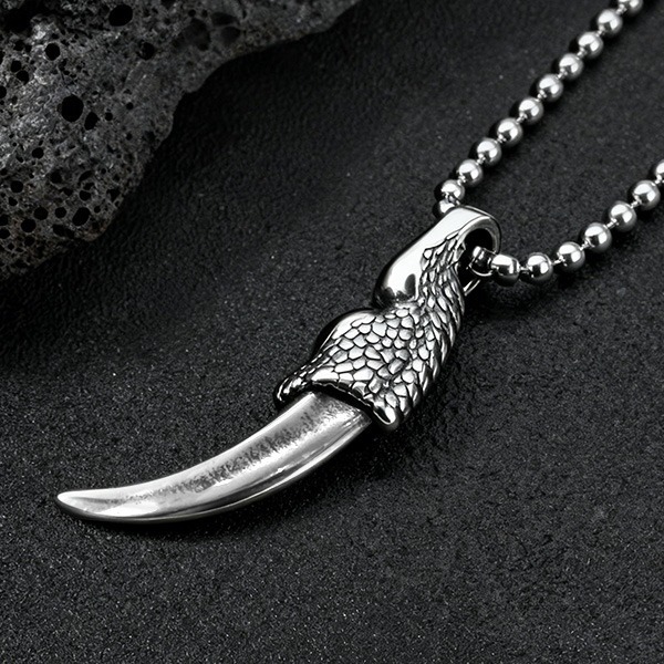 《 QBOX 》FASHION 飾品【CBP8-1082】精緻個性復古龍鱗纏裹獠牙鈦鋼墬子項鍊/吊墬-細節圖6