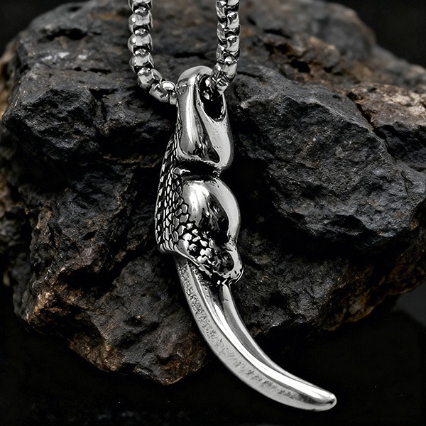 《 QBOX 》FASHION 飾品【CBP8-1082】精緻個性復古龍鱗纏裹獠牙鈦鋼墬子項鍊/吊墬-細節圖7