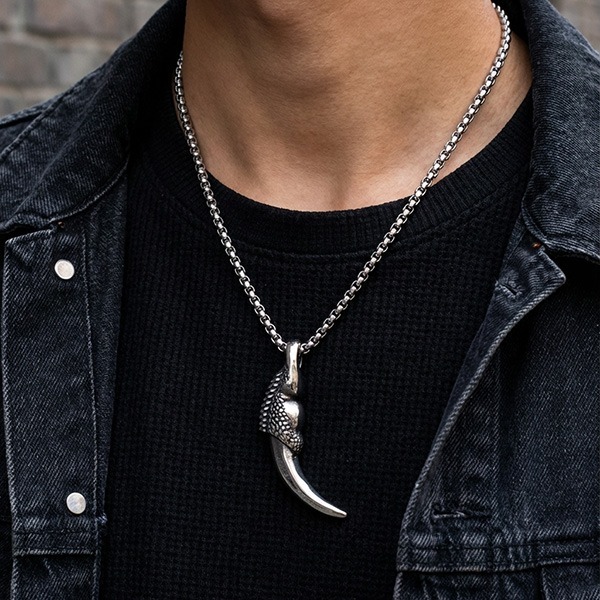 《 QBOX 》FASHION 飾品【CBP8-1082】精緻個性復古龍鱗纏裹獠牙鈦鋼墬子項鍊/吊墬-細節圖9