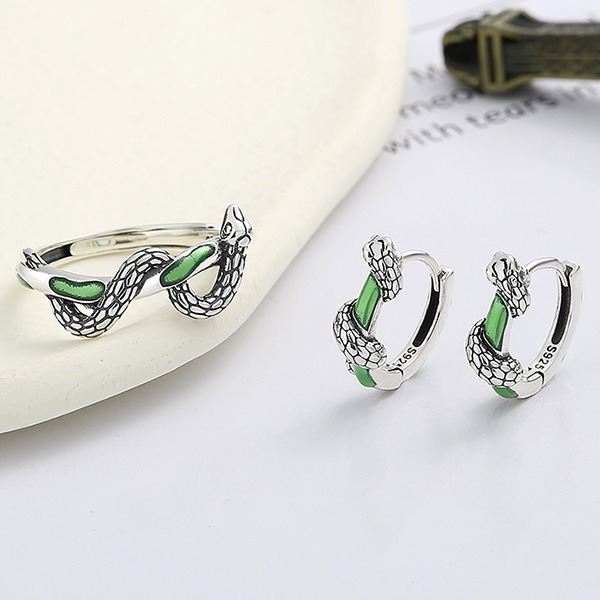 《 QBOX 》FASHION 飾品【EYFJ1010】個性蛇形纏繞滴膠彩釉純銀耳環/耳飾(一對)-細節圖3