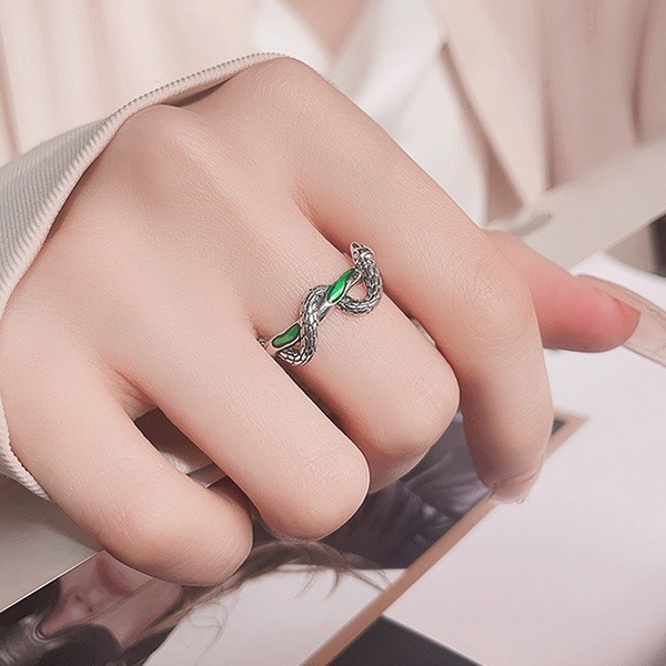 《 QBOX 》FASHION 飾品【EYFJ1010】個性蛇形纏繞滴膠彩釉純銀耳環/耳飾(一對)-細節圖9