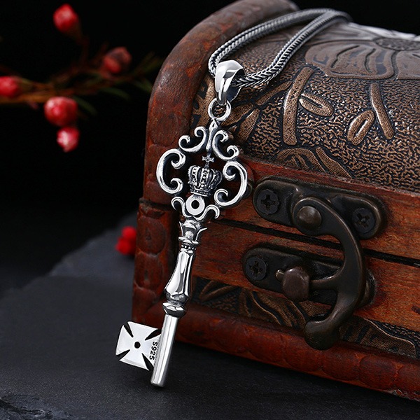 《 QBOX 》FASHION 飾品【C2527S106】精緻個性權冕之鑰皇冠鑲鑽鑰匙純銀墬子項鍊/吊墬-細節圖4