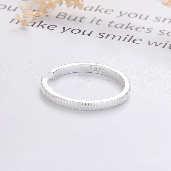 《 QBOX 》FASHION 飾品【SYQJ1412】精緻秀氣素銀條紋開口純銀戒指/戒環-細節圖5