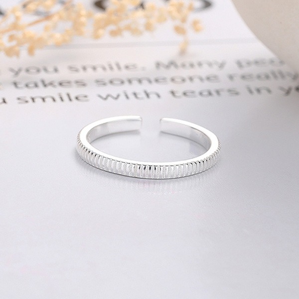 《 QBOX 》FASHION 飾品【SYQJ1412】精緻秀氣素銀條紋開口純銀戒指/戒環-細節圖7