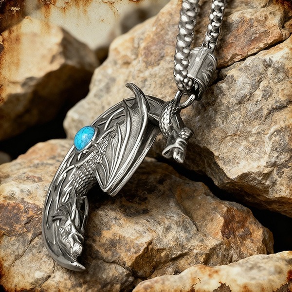 《 QBOX 》FASHION 飾品【CBP8-888】 精緻個性復古玄月飛龍嵌松石鈦鋼墬子項鍊/吊墬-細節圖6