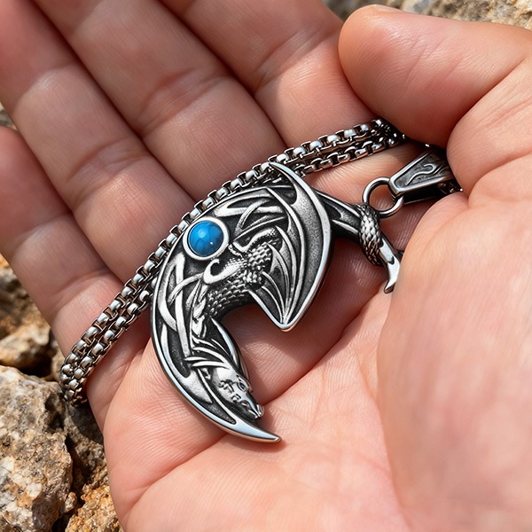 《 QBOX 》FASHION 飾品【CBP8-888】 精緻個性復古玄月飛龍嵌松石鈦鋼墬子項鍊/吊墬-細節圖7