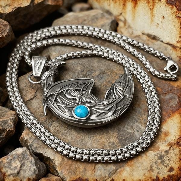 《 QBOX 》FASHION 飾品【CBP8-888】 精緻個性復古玄月飛龍嵌松石鈦鋼墬子項鍊/吊墬-細節圖6